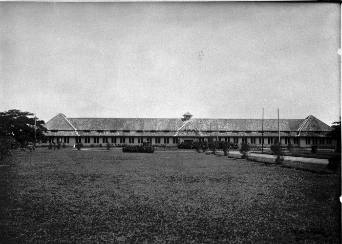 COLLECTIE_TROPENMUSEUM_De_cultuurschool_een_agrarische_school_te_Malang._TMnr_60005915[1]