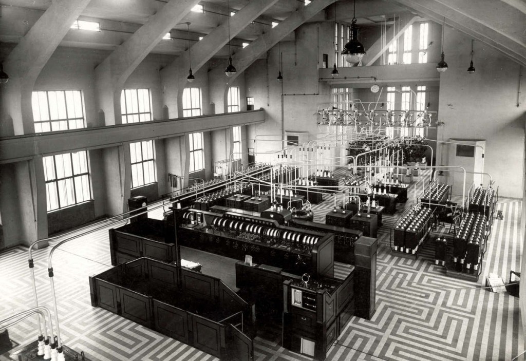 seinzaal met schakelkasten Radio Kootwijk 1924